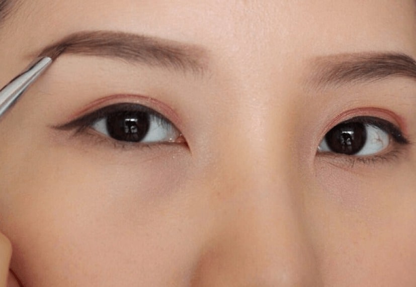 màu mắt ảnh hưởng đến việc chọn màu phun mí